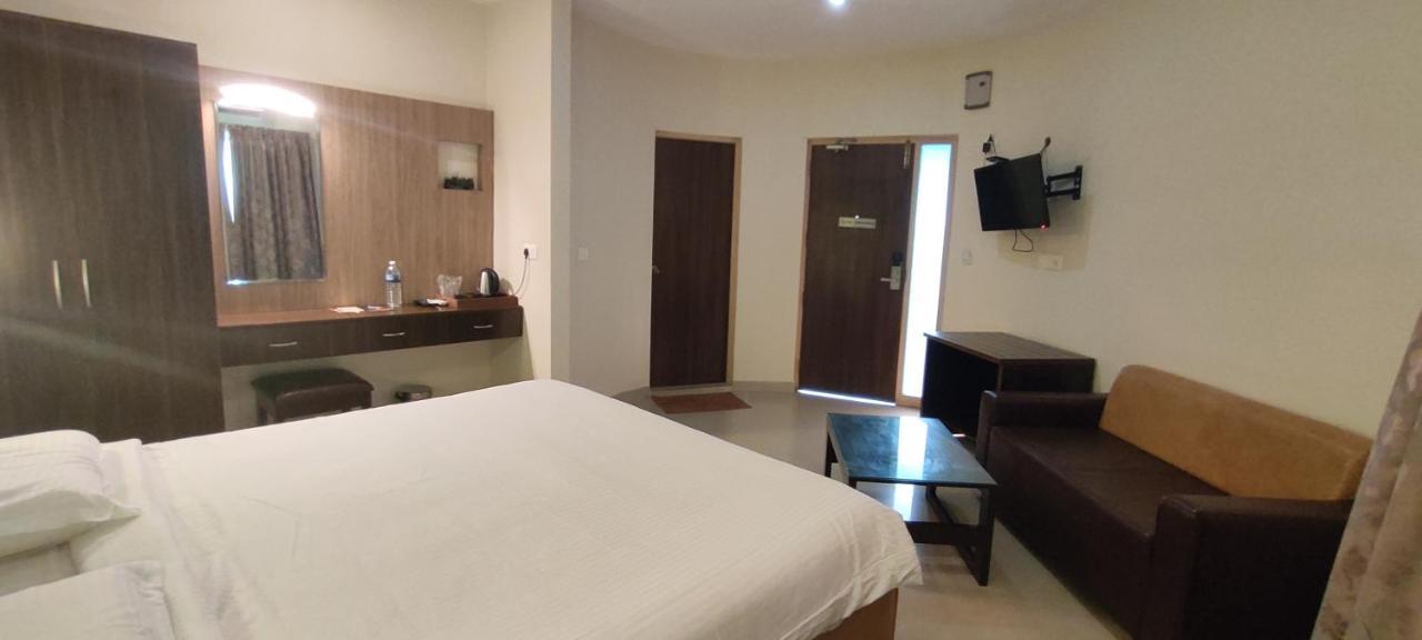 Lamel Cove Beach Resort Pondicherry Exteriör bild