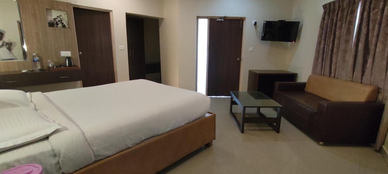 Lamel Cove Beach Resort Pondicherry Exteriör bild